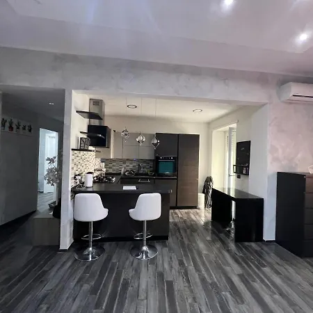 Apartamento Nathan House,teano Roma